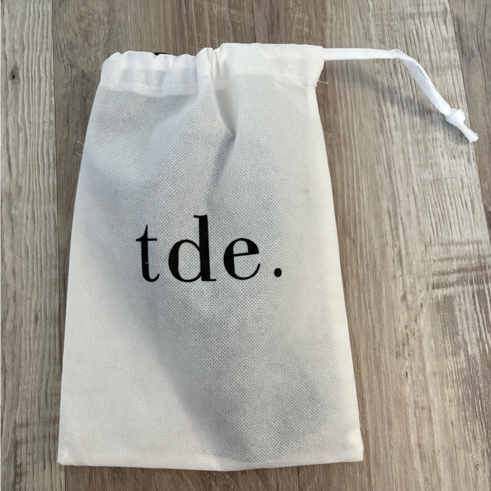tde. Classic White Drawstring Pouch